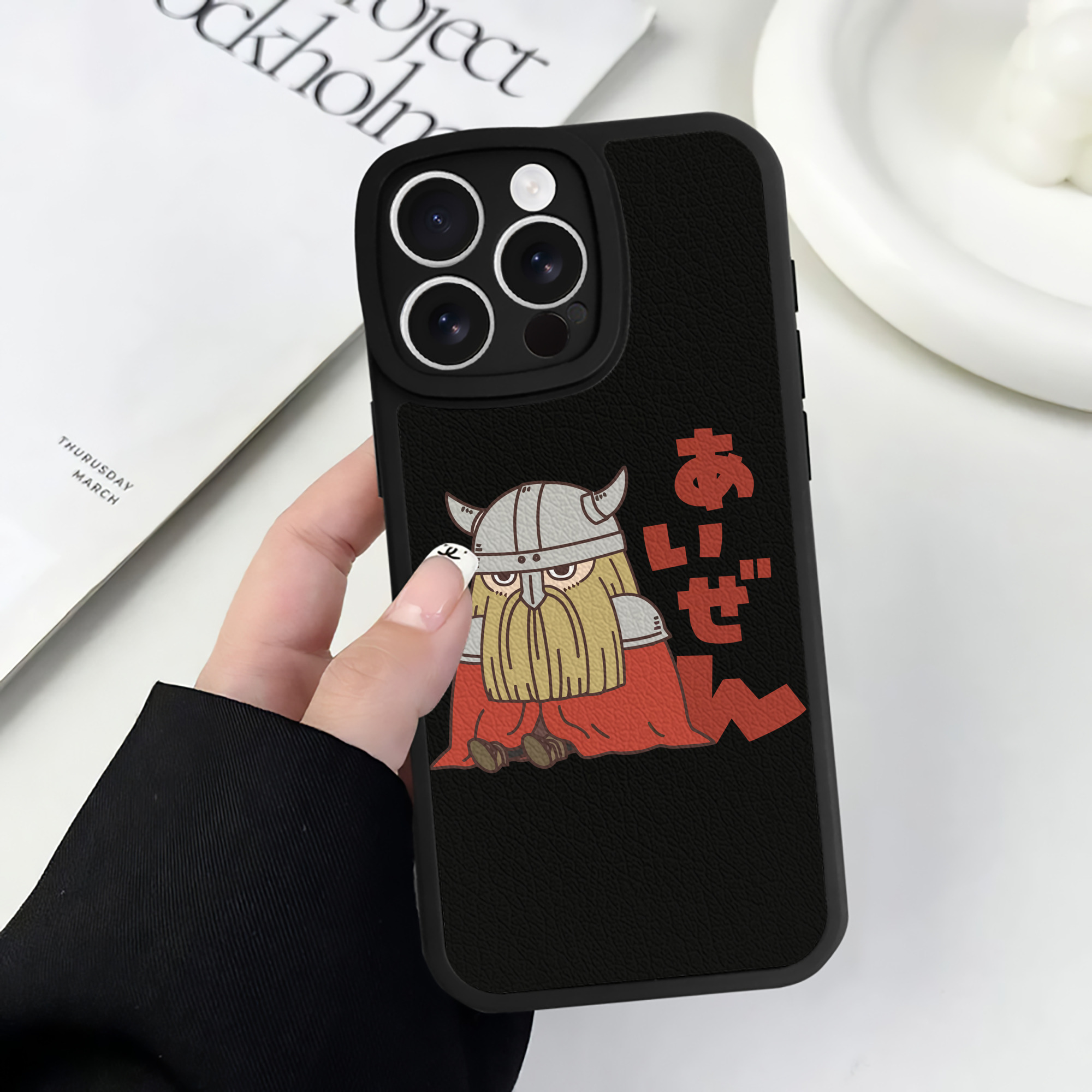 （画像用） 葬送のフリーレン Frieren 【iPhone 16シリーズ対応】シリコンスマホケース（レザー調） 材質：シリコン
